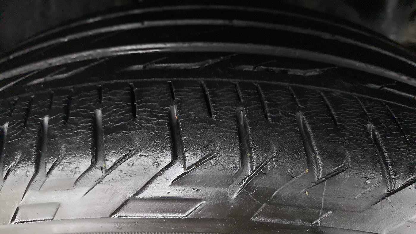 2018 Toyota Corolla Altis G CVT PETROL, Petrol, Automatic, 19,324 km, Right Front Tyre Tread