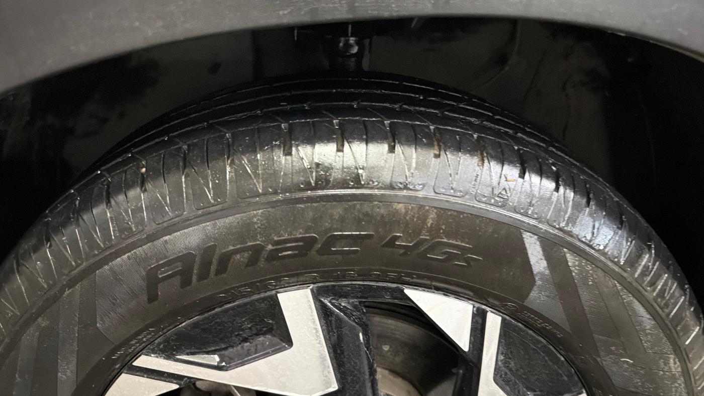 2023 KIA SONET X LINE 1.0 DCT, Petrol, Automatic, 36,748 km, Left Front Tyre Tread