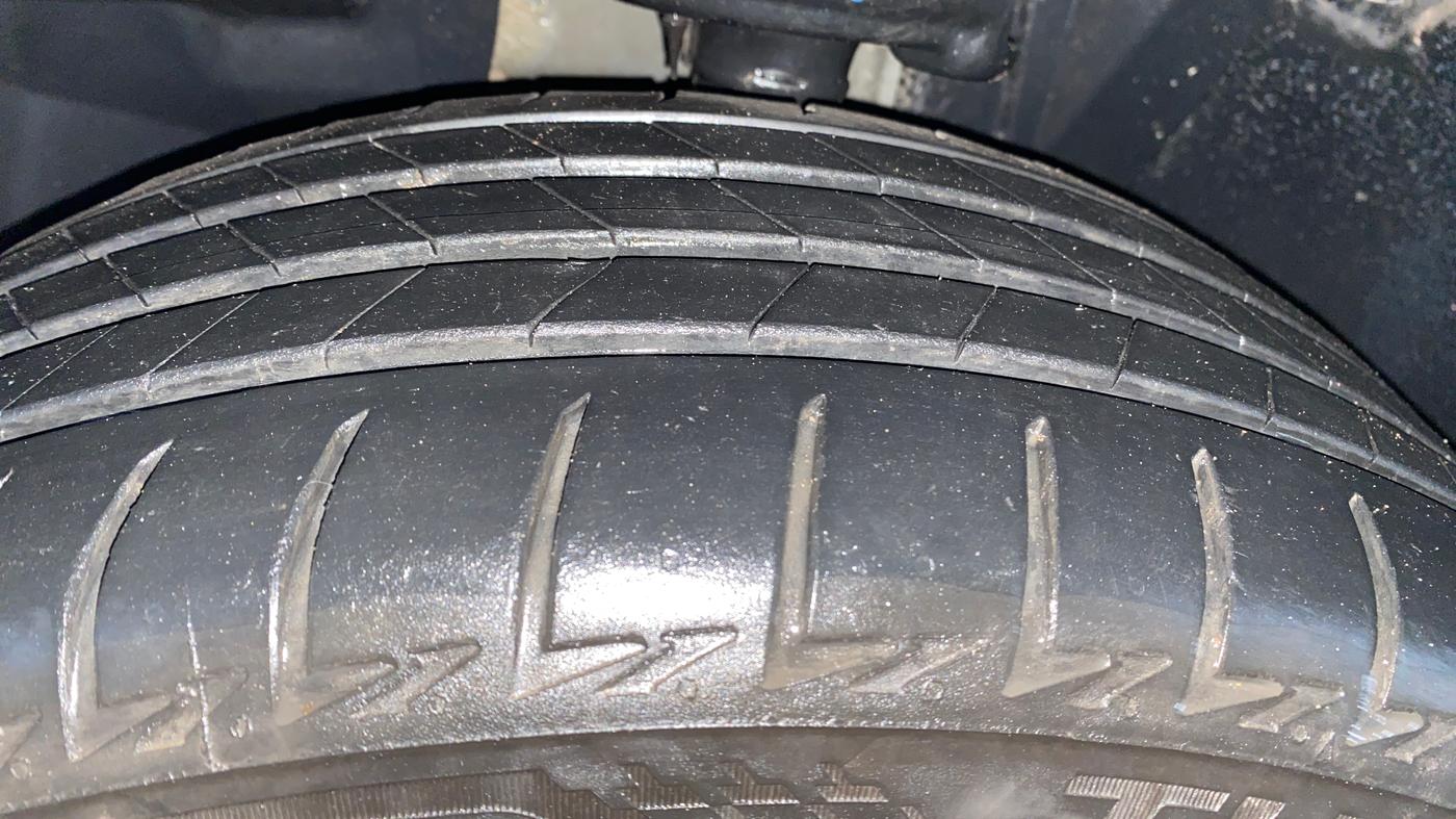 2020 Jeep Compass LIMITED PLUS PETROL AT, Petrol, Automatic, 40,079 km, Left Front Tyre Tread