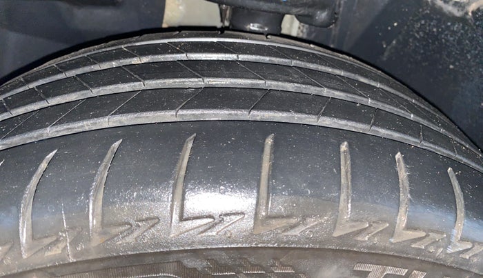 2020 Jeep Compass LIMITED PLUS PETROL AT, Petrol, Automatic, 40,079 km, Left Front Tyre Tread