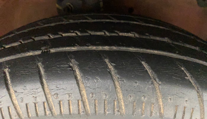 2016 Maruti Celerio VXI AMT (O), Petrol, Automatic, 66,596 km, Right Front Tyre Tread