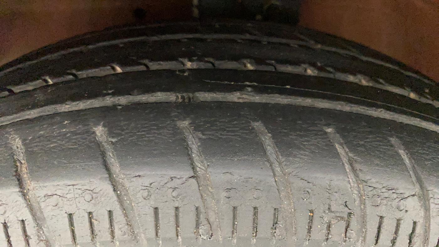 2016 Maruti Celerio VXI AMT (O), Petrol, Automatic, 66,596 km, Left Front Tyre Tread