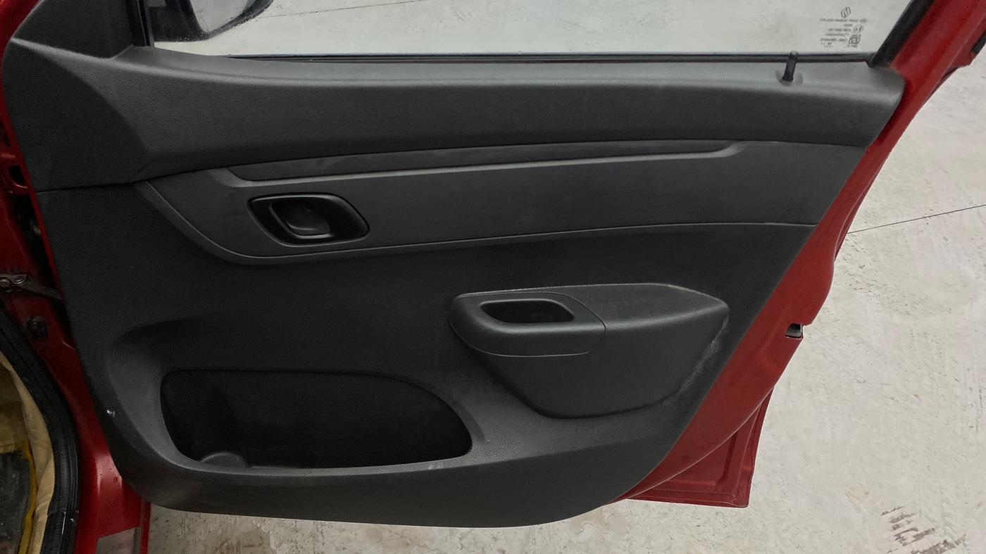 2016 Renault Kwid RXT 1.0 AMT, Petrol, Automatic, 1,02,147 km, Driver Side Door Panels Control