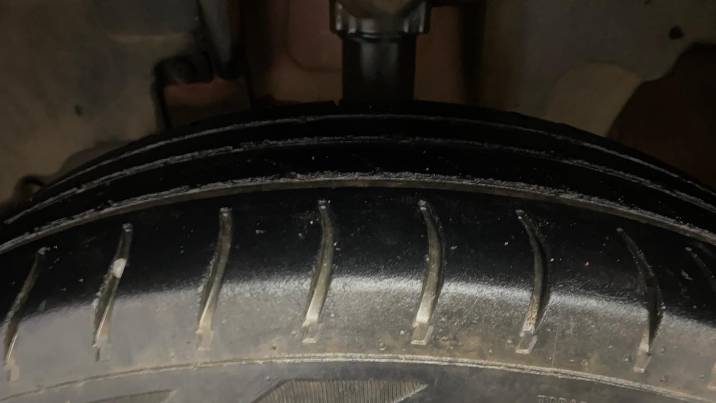 2016 Renault Kwid RXT 1.0 AMT, Petrol, Automatic, 1,02,147 km, Left Front Tyre Tread
