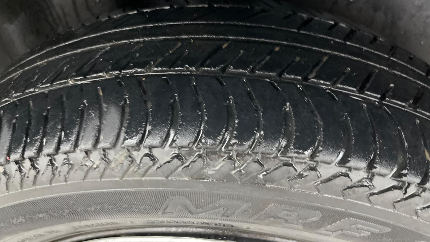 2019 Volkswagen Polo TRENDLINE 1.0L, Petrol, Manual, 1,01,069 km, Right Rear Tyre Tread