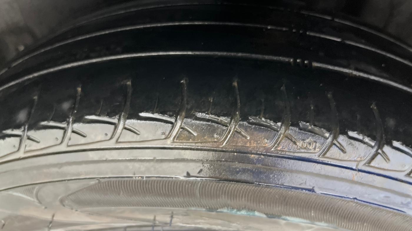 2019 Volkswagen Polo TRENDLINE 1.0L, Petrol, Manual, 1,01,069 km, Left Rear Tyre Tread