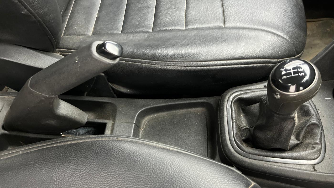 2019 Volkswagen Polo TRENDLINE 1.0L, Petrol, Manual, 1,01,069 km, Gear Lever
