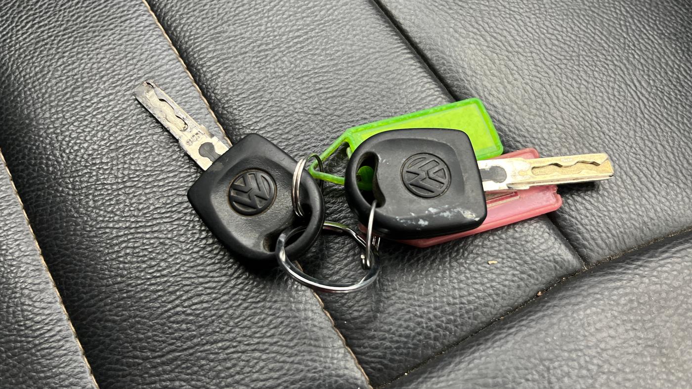 2019 Volkswagen Polo TRENDLINE 1.0L, Petrol, Manual, 1,01,069 km, Key Close Up