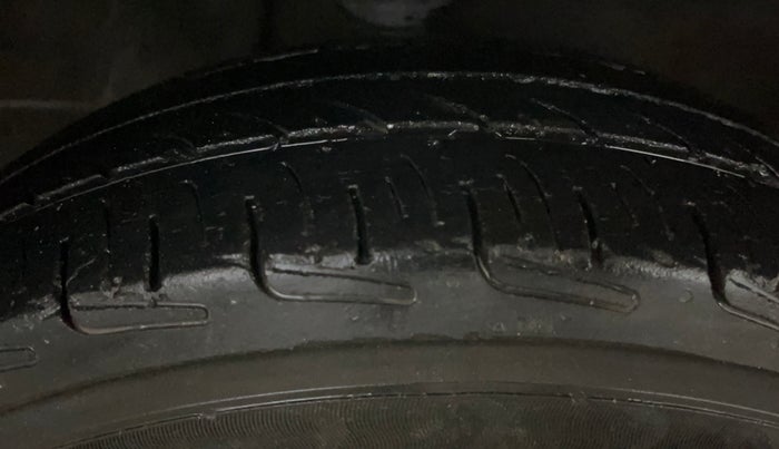 2016 Maruti Alto 800 LXI, Petrol, Manual, 44,085 km, Right Front Tyre Tread