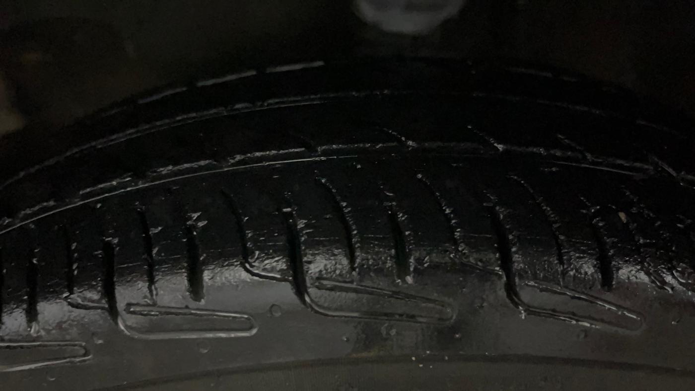 2016 Maruti Alto 800 LXI, Petrol, Manual, 44,156 km, Left Front Tyre Tread