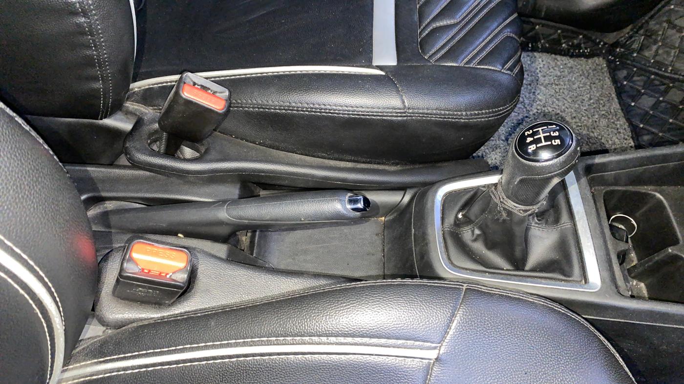 2022 Maruti Swift ZXI, Petrol, Manual, 44,785 km, Gear Lever