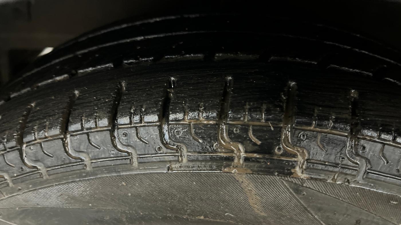 2014 Hyundai Eon SPORTZ, Petrol, Manual, 57,237 km, Left Front Tyre Tread