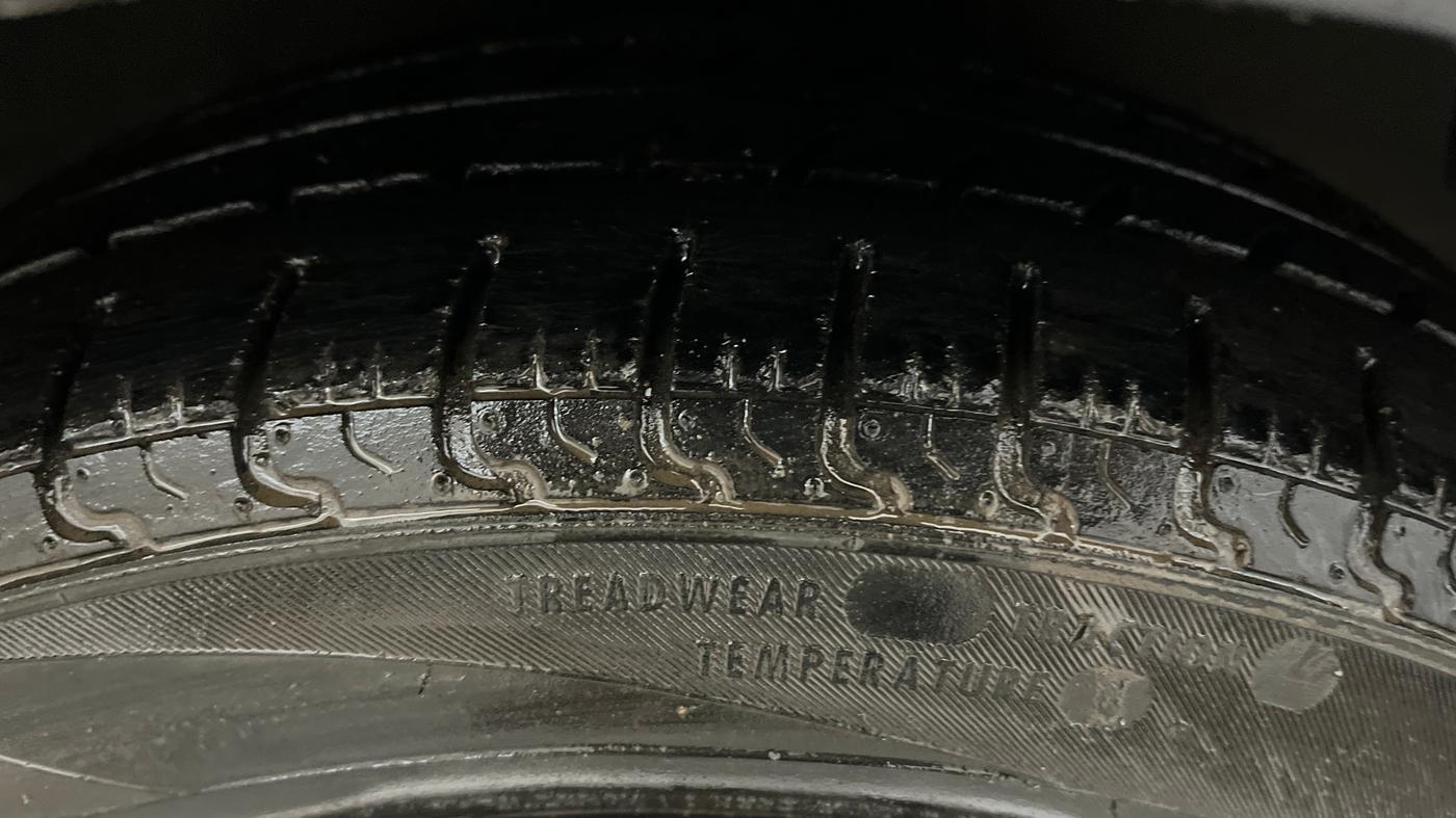 2014 Hyundai Eon SPORTZ, Petrol, Manual, 57,237 km, Right Front Tyre Tread