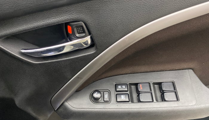 2023 Maruti BREZZA ZXI S-CNG, CNG, Manual, 41,050 km, Driver Side Door Panels Control
