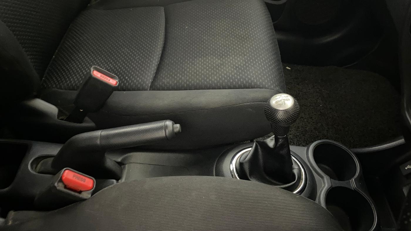 2018 Honda BR-V 1.5L I-VTEC S, Petrol, Manual, 1,16,415 km, Gear Lever