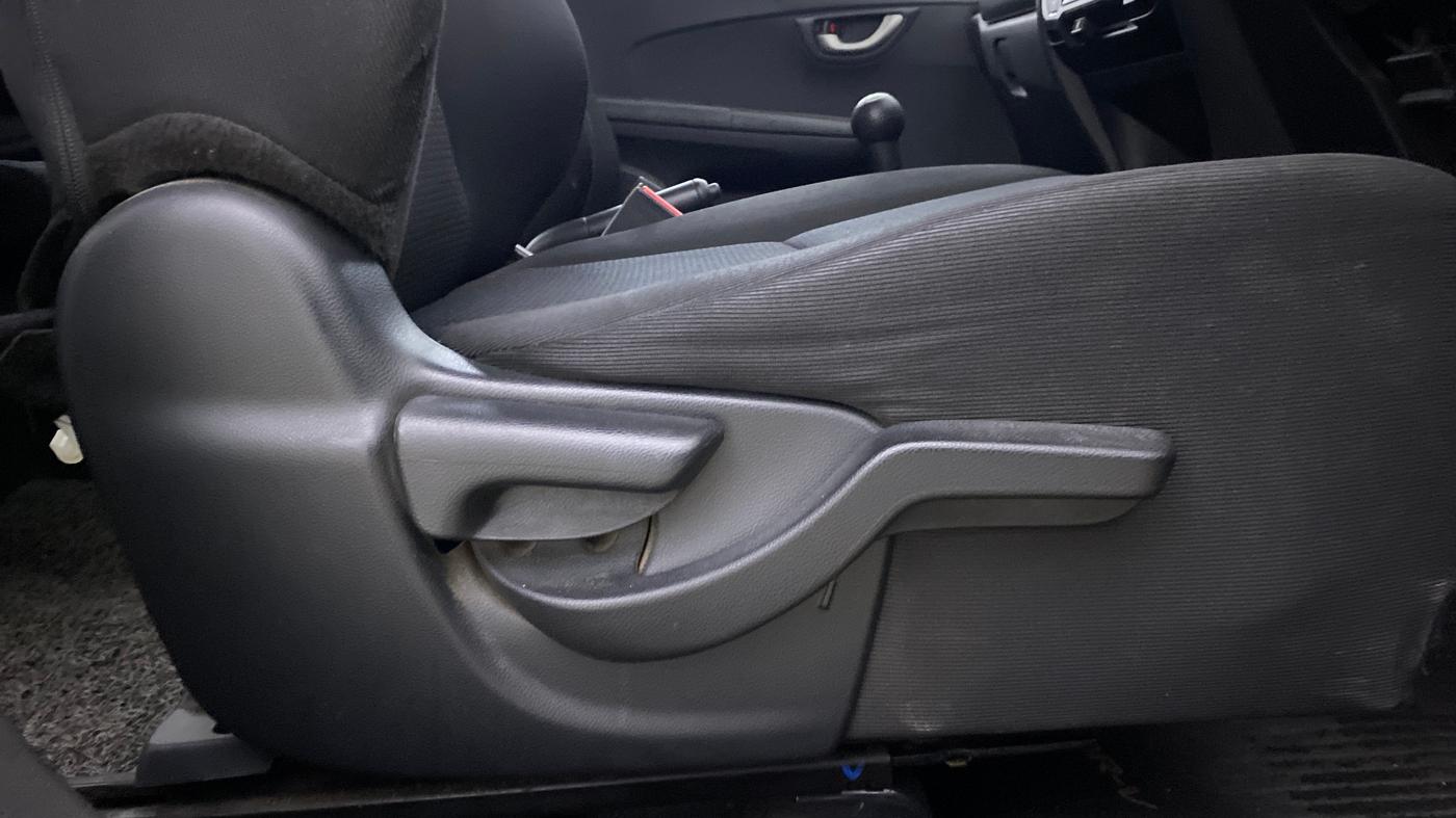 2018 Honda BR-V 1.5L I-VTEC S, Petrol, Manual, 1,16,415 km, Driver Side Adjustment Panel