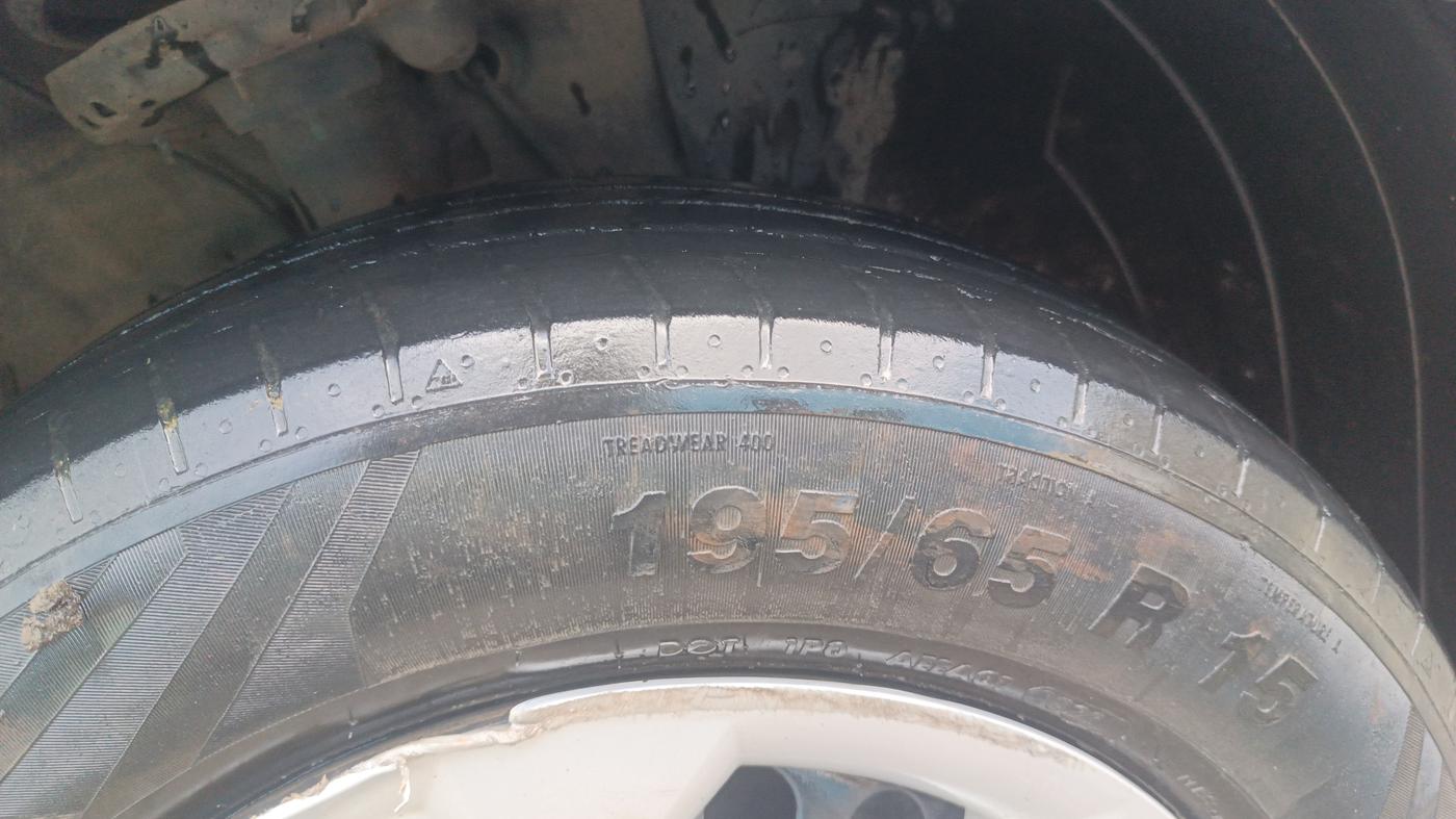 2022 Hyundai VENUE SX 1.2 PETROL, Petrol, Manual, 33,977 km, Right Front Tyre Tread