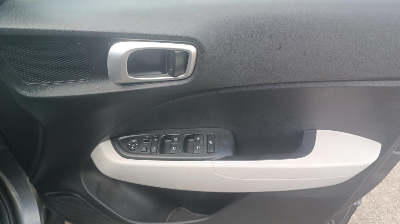2022 Hyundai VENUE SX 1.2 PETROL, Petrol, Manual, 33,977 km, Driver Side Door Panels Control