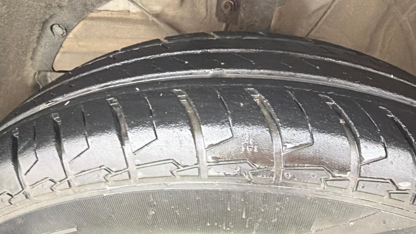 2023 Maruti Swift LXI, Petrol, Manual, 17,794 km, Left Front Tyre Tread