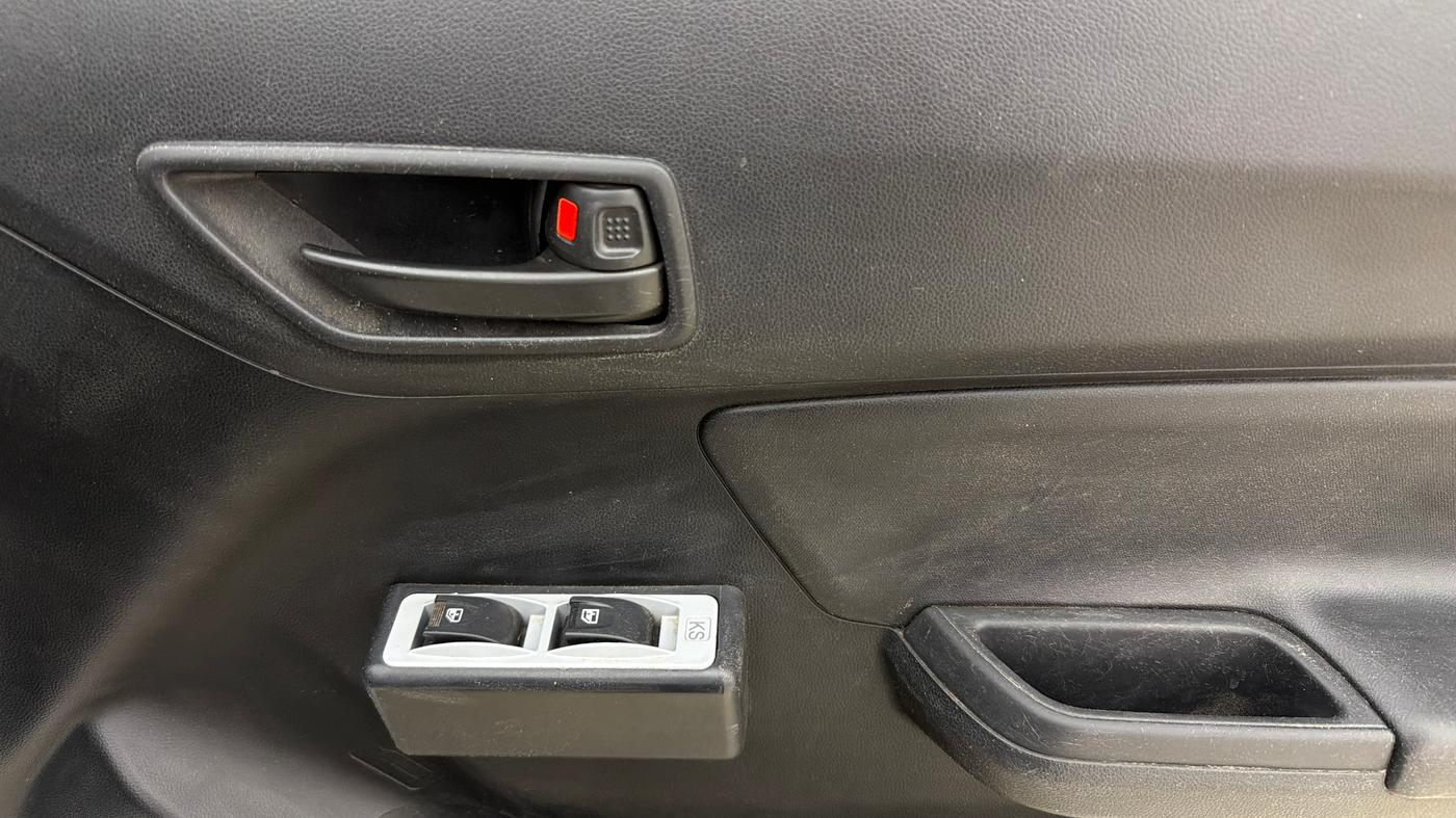 2023 Maruti Swift LXI, Petrol, Manual, 17,794 km, Driver Side Door Panels Control