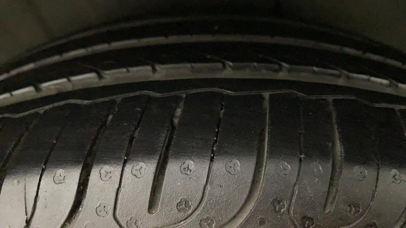 2011 Hyundai i20 ASTA 1.2, Petrol, Manual, 1,03,360 km, Right Rear Tyre Tread