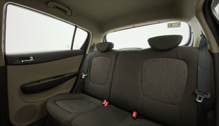 2011 Hyundai i20 ASTA 1.2, Petrol, Manual, 1,03,360 km, Right Side Rear Door Cabin