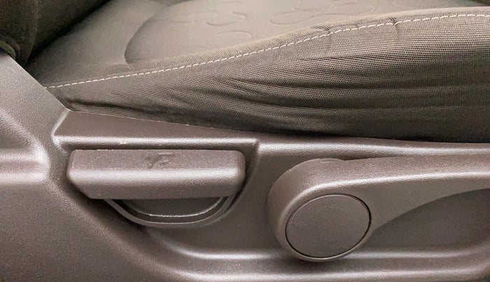 2011 Hyundai i20 ASTA 1.2, Petrol, Manual, 1,03,360 km, Driver Side Adjustment Panel