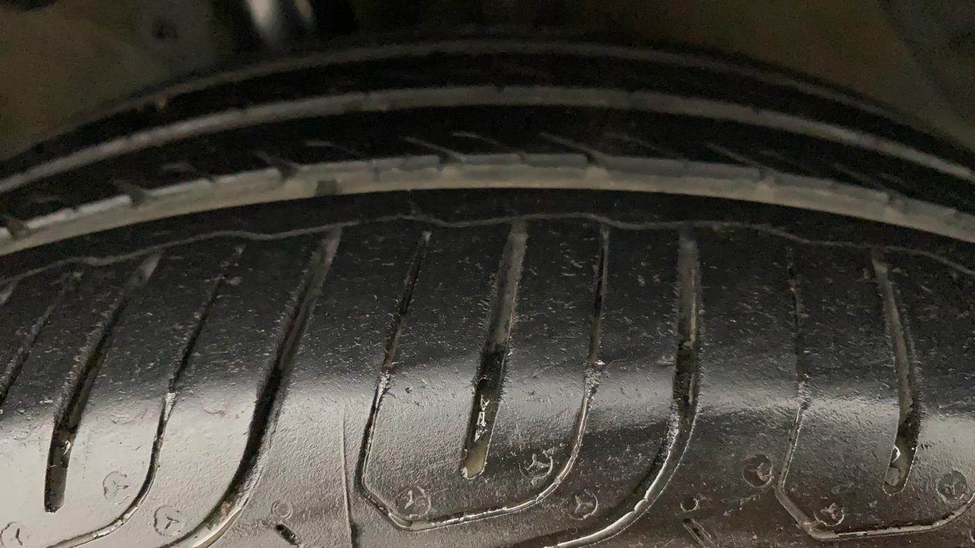 2011 Hyundai i20 ASTA 1.2, Petrol, Manual, 1,03,360 km, Right Front Tyre Tread