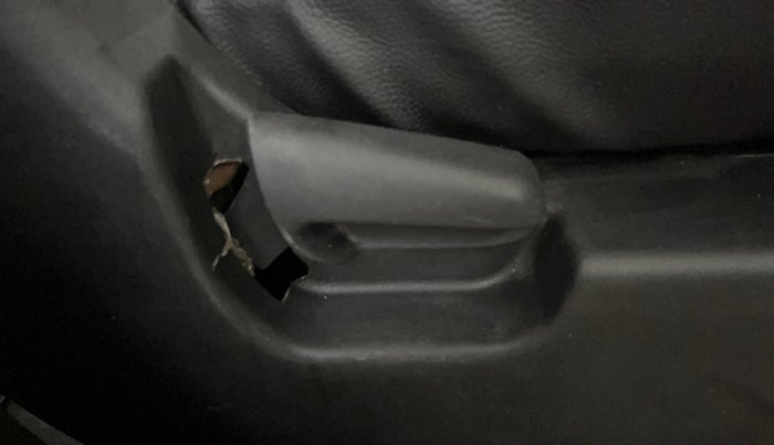 2017 Maruti Wagon R 1.0 LXI, Petrol, Manual, 60,067 km, Driver Side Adjustment Panel