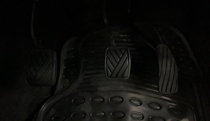 2017 Maruti Wagon R 1.0 LXI, Petrol, Manual, 60,067 km, Pedals