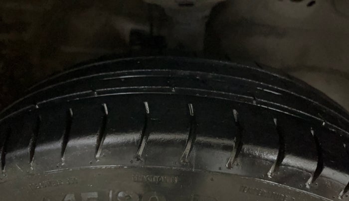 2017 Maruti Wagon R 1.0 LXI, Petrol, Manual, 60,067 km, Right Front Tyre Tread