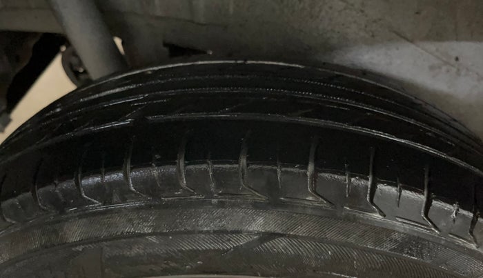 2017 Maruti Wagon R 1.0 LXI, Petrol, Manual, 60,067 km, Right Rear Tyre Tread