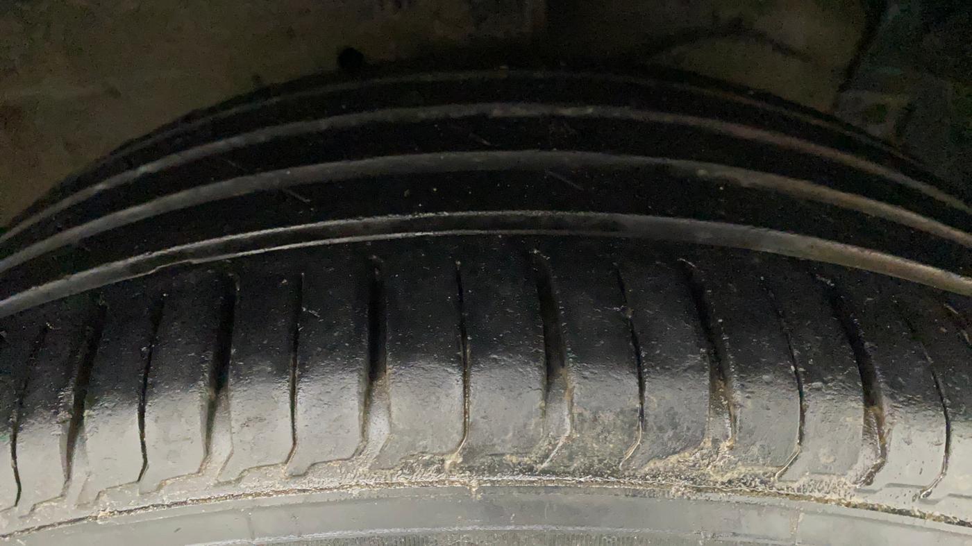 2015 Maruti Ciaz ZXI+, Petrol, Manual, 74,946 km, Right Front Tyre Tread