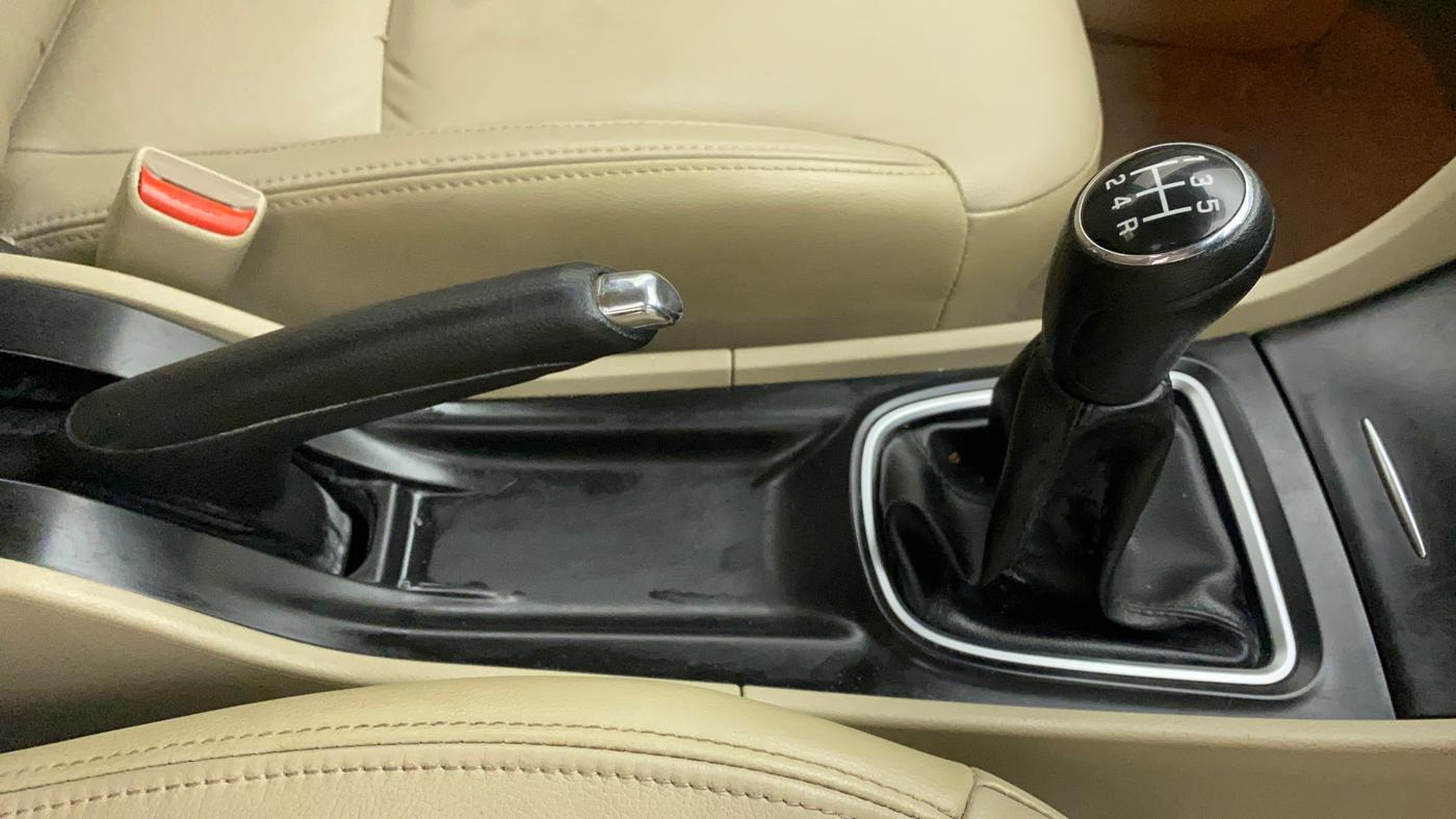 2015 Maruti Ciaz ZXI+, Petrol, Manual, 74,946 km, Gear Lever