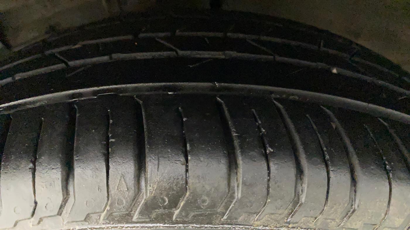 2015 Maruti Ciaz ZXI+, Petrol, Manual, 74,946 km, Left Front Tyre Tread