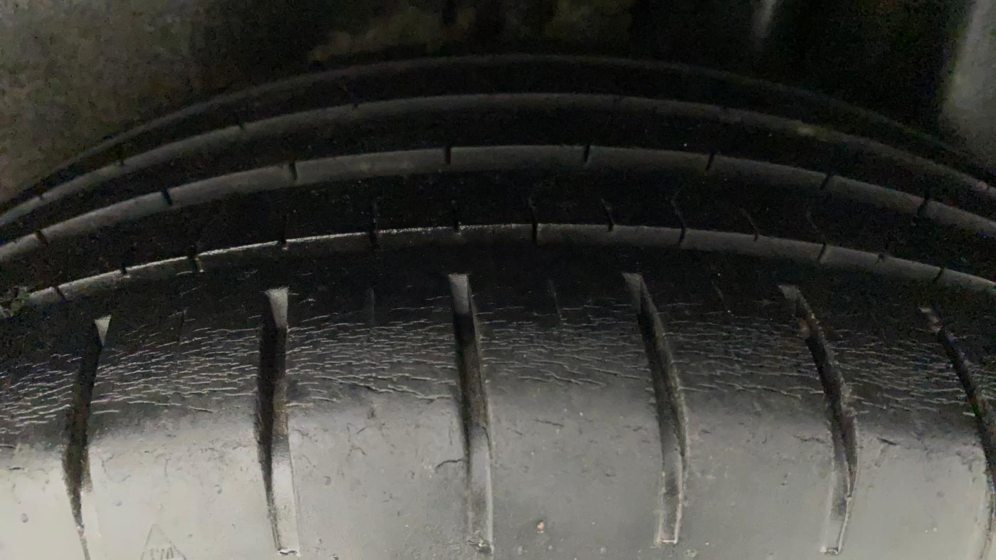 2015 Maruti Ciaz ZXI+, Petrol, Manual, 74,946 km, Left Rear Tyre Tread