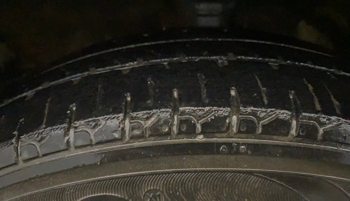 2014 Maruti Wagon R 1.0 LXI, Petrol, Manual, 73,950 km, Left Front Tyre Tread