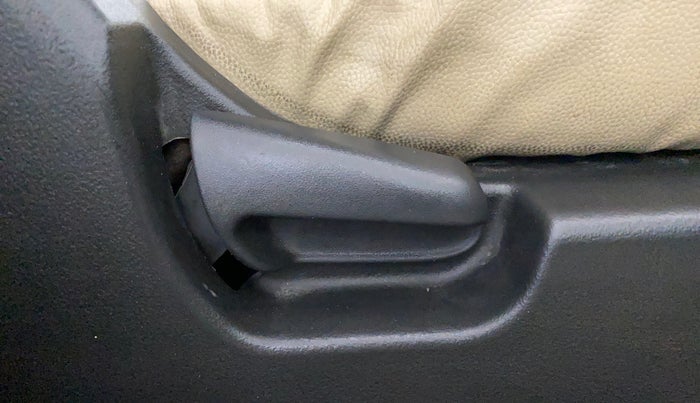 2014 Maruti Wagon R 1.0 LXI, Petrol, Manual, 73,950 km, Driver Side Adjustment Panel