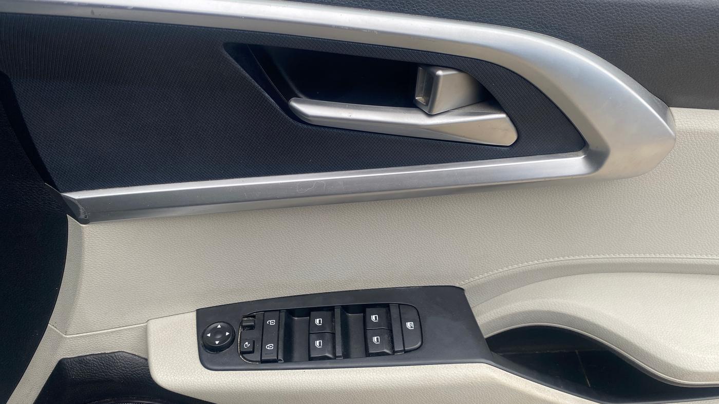 2023 KIA CARENS PREMIUM 1.5 DIESEL IMT 7 STR, Diesel, Manual, 83,942 km, Driver Side Door Panels Control