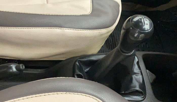 2013 Hyundai Eon ERA +, CNG, Manual, 1,00,019 km, Gear Lever