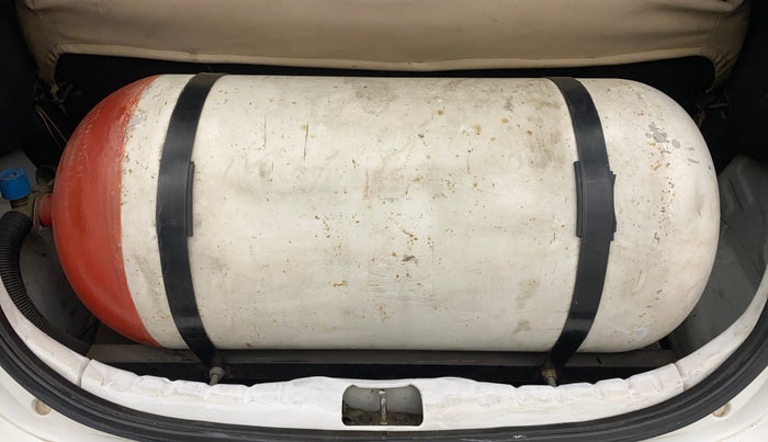 2013 Hyundai Eon ERA +, CNG, Manual, 1,00,019 km, Boot Inside