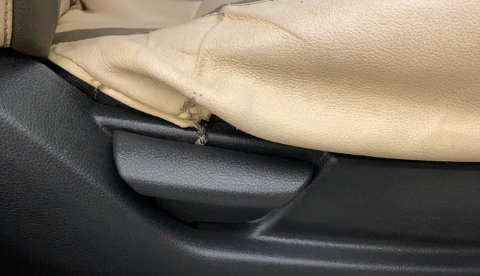 2013 Hyundai Eon ERA +, CNG, Manual, 1,00,019 km, Driver Side Adjustment Panel