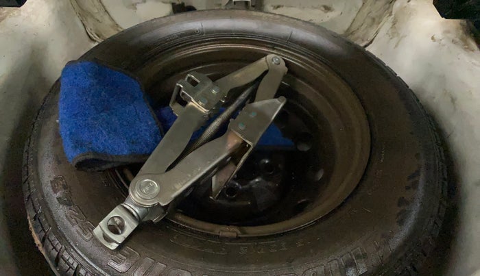 2013 Hyundai Eon ERA +, CNG, Manual, 1,00,019 km, Spare Tyre