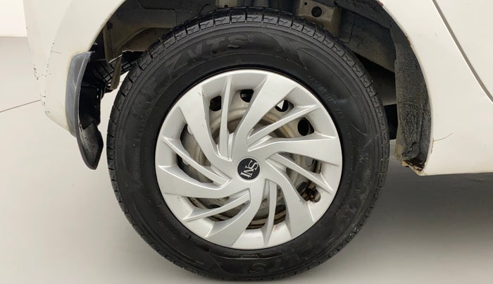 2013 Hyundai Eon ERA +, CNG, Manual, 1,00,019 km, Right Rear Wheel