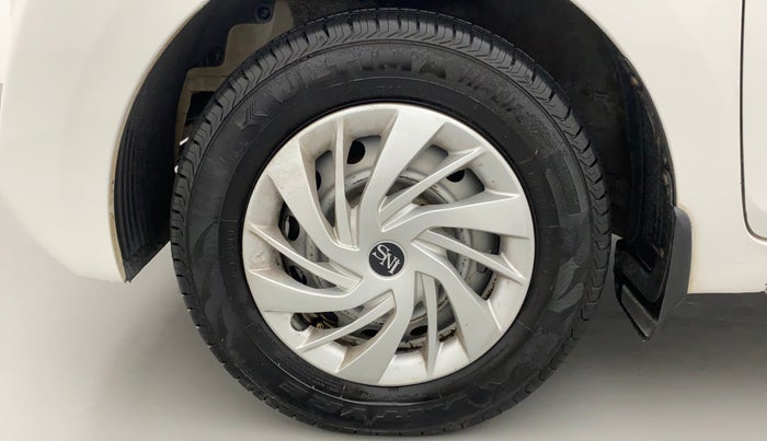 2013 Hyundai Eon ERA +, CNG, Manual, 1,00,019 km, Left Front Wheel