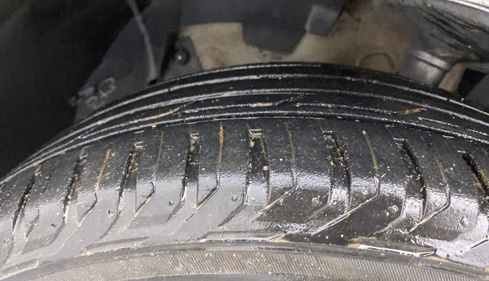 2017 Nissan Terrano XL D PLUS, Diesel, Manual, 91,406 km, Left Front Tyre Tread