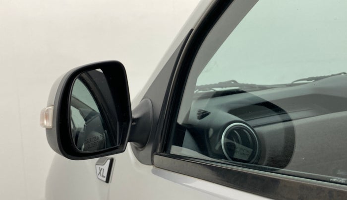 2017 Nissan Terrano XL D PLUS, Diesel, Manual, 91,406 km, Left rear-view mirror - Folding motor not working