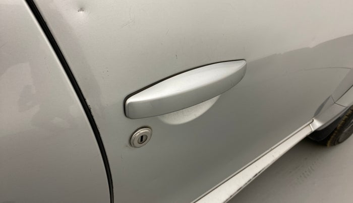 2017 Nissan Terrano XL D PLUS, Diesel, Manual, 91,406 km, Lock system - Dork lock functional only from remote key