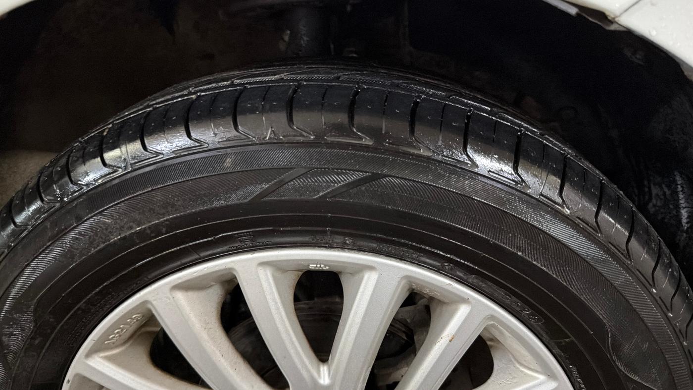 2019 Maruti Dzire ZXI AMT, Petrol, Automatic, 61,101 km, Right Front Tyre Tread