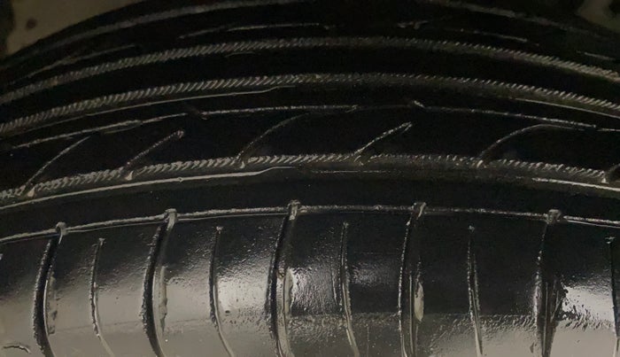 2014 Maruti Swift Dzire VDI, Diesel, Manual, 1,46,717 km, Left Front Tyre Tread